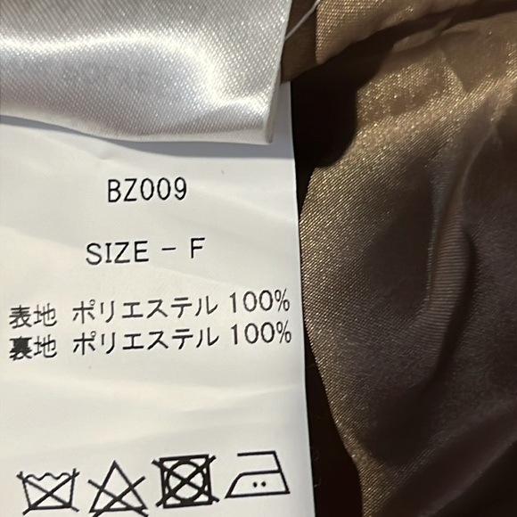 QALB Gold Tone Hooded Wind Jacket - Picture 12 of 13